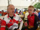Vater und Sohn auf der Permanonce nach der Tour