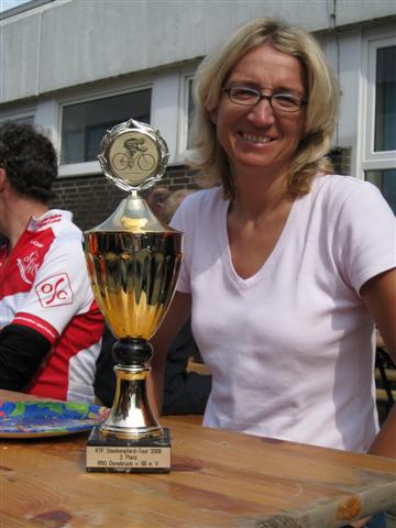 Pokal mit Maskottchen