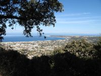 Blick von Filerimoos auf die Küste und Rhodos-Stadt